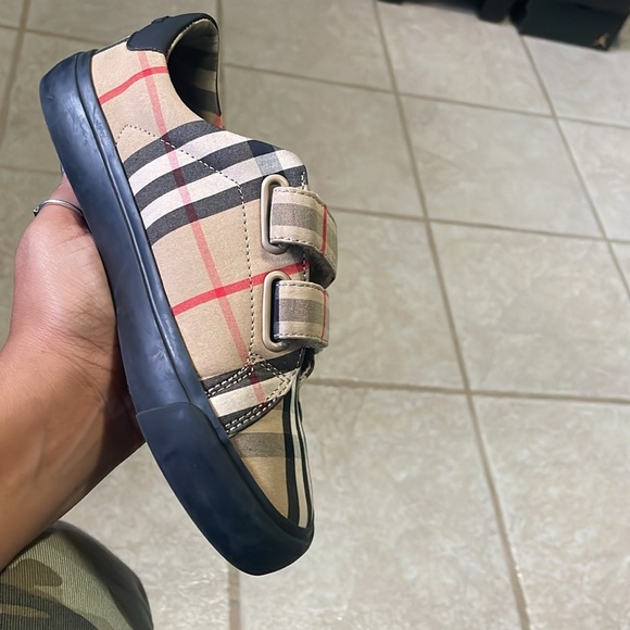 Burberry shoes - Picture 4 of 6